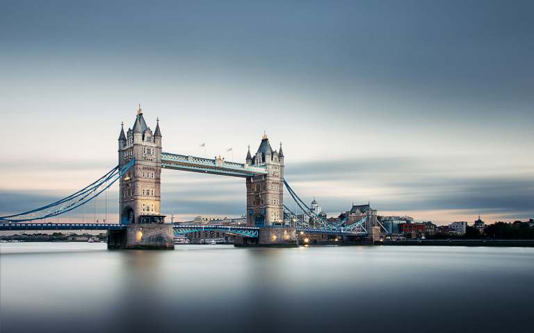 Fly to England with SAS Fly to England with SAS